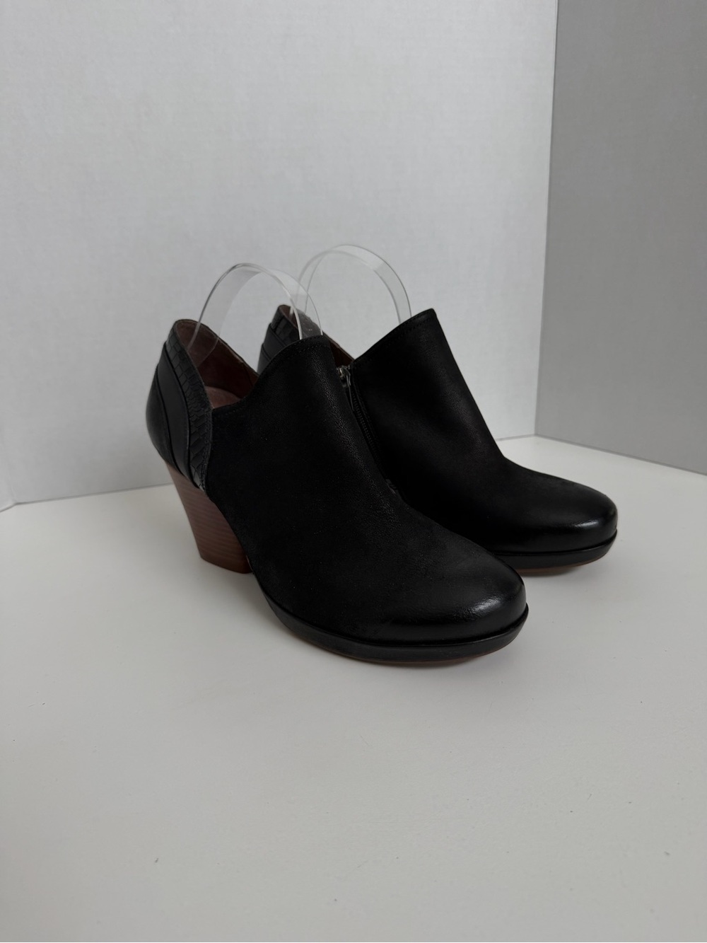Dansko Bootie Marcia Shootie Leather Ankle Heeled Embossed Comfort Travel Black